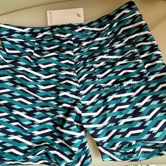 New with tags! Men’s swim trunks size medium in bold pattern - Picture 2 of 3